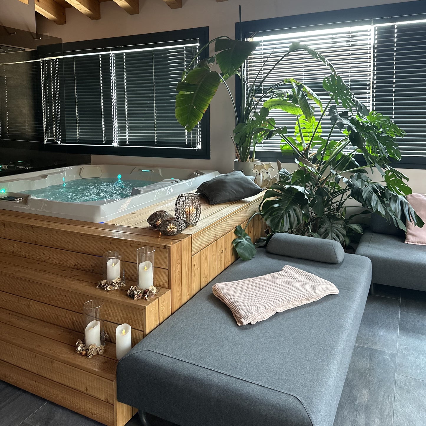ENTRATA IN SPA RISERVATA DI 2 ORE PER 2 PERSONE + 1 massaggio parziale + 1 piega capelli
