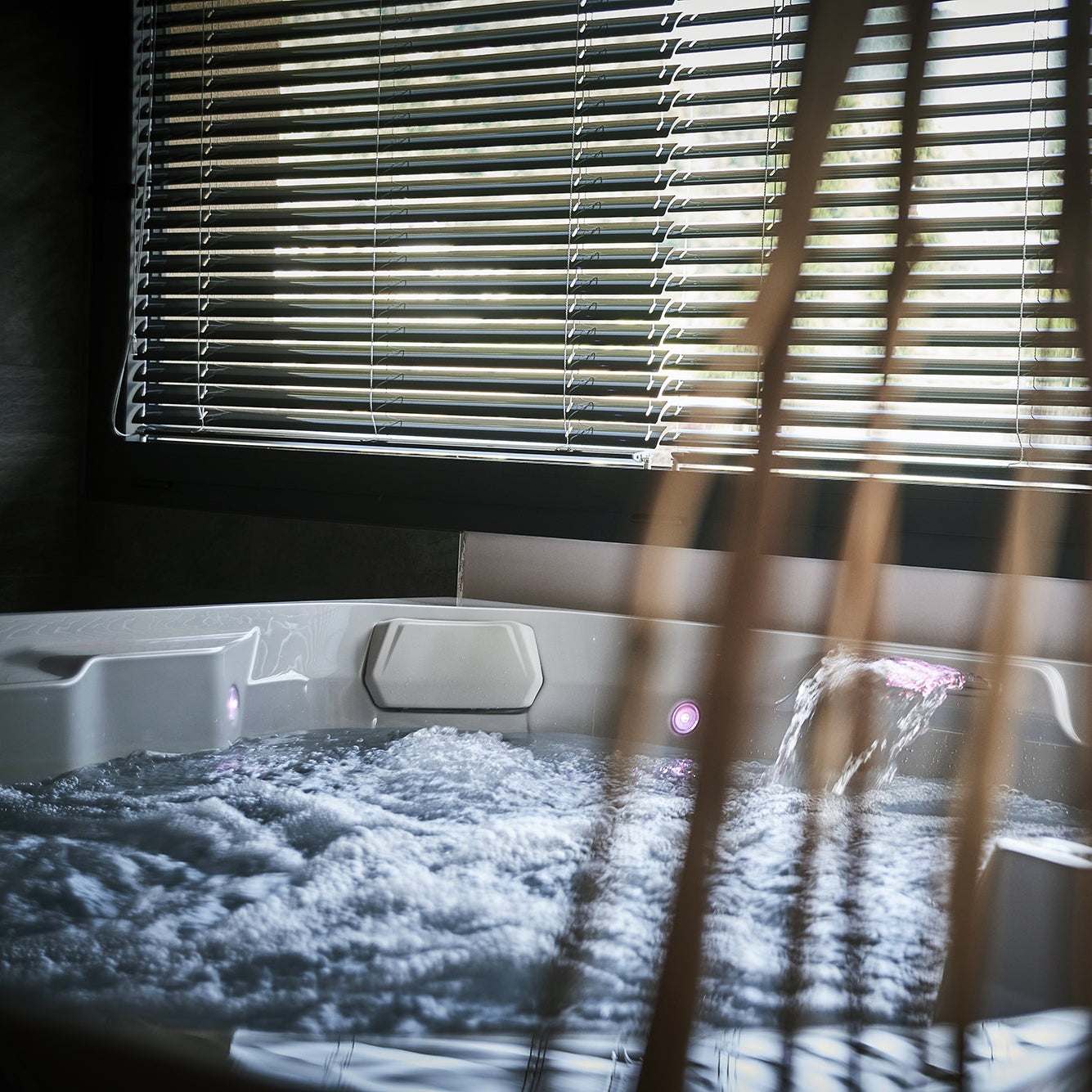 ENTRATA SPA RISERVATA DI 2 ORE PER 2 PERSONE + 1 MASSAGGIO